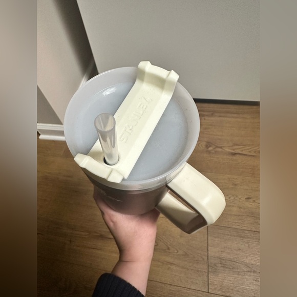 Stanley 40oz Tumbler - Picture 4 of 4